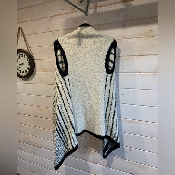 a.n.a A New Approach | Cream & Black Wool Blend Sleeveless Sweater - Picture 6 of 6